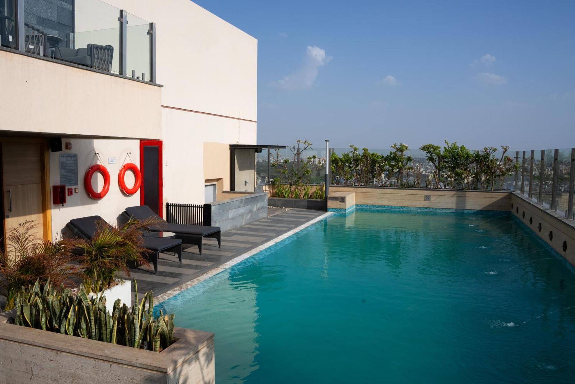 Hyatt Place Jaipur Malviya Nagar Esterno foto Pool at the hotel